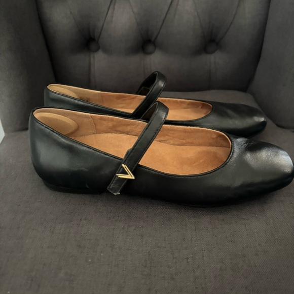Vionic Alameda Black Leather Mary Jane Flats - Picture 2 of 3